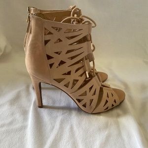 Jessica Simpson, Size 8, Nude Color